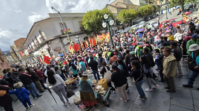 Huge crowd gathered on the cathedral steps with flags and banners